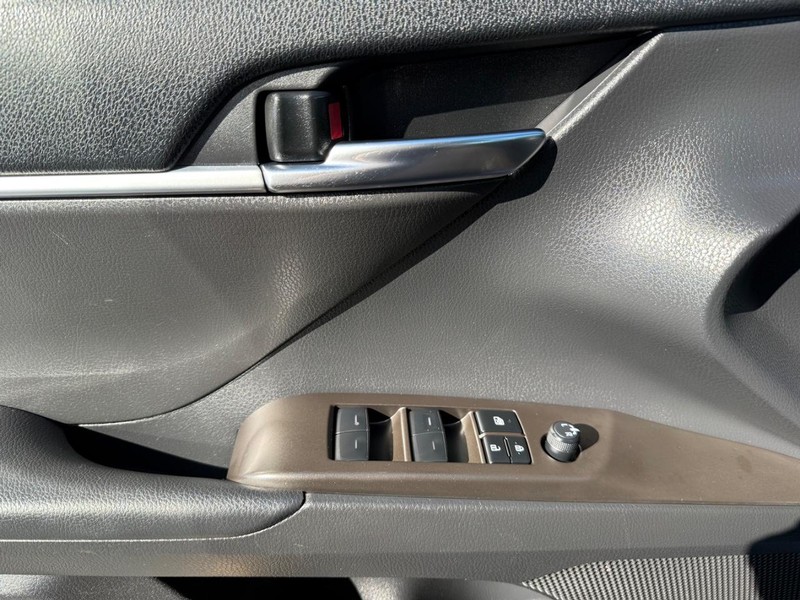 Toyota Camry Vehicle Image 22