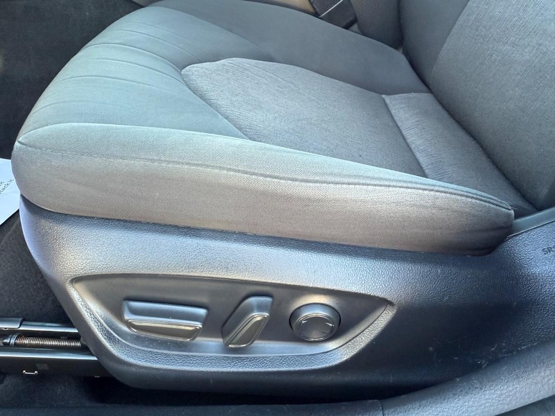 Toyota Camry Vehicle Image 23