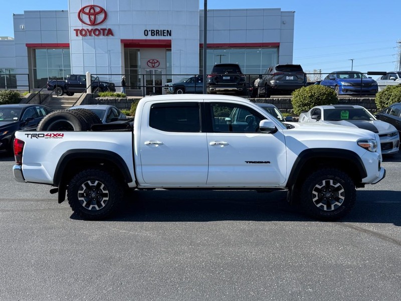 Toyota Tacoma 4WD Vehicle Image 02