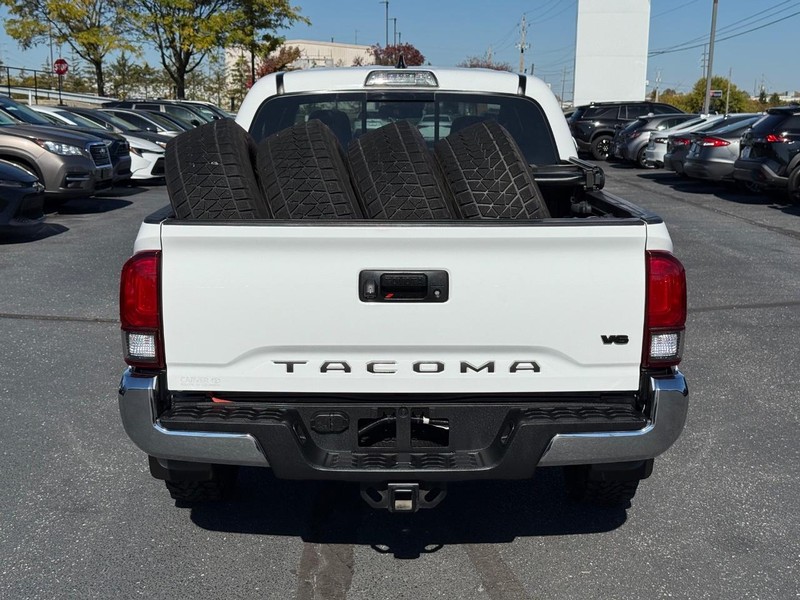 Toyota Tacoma 4WD Vehicle Image 04