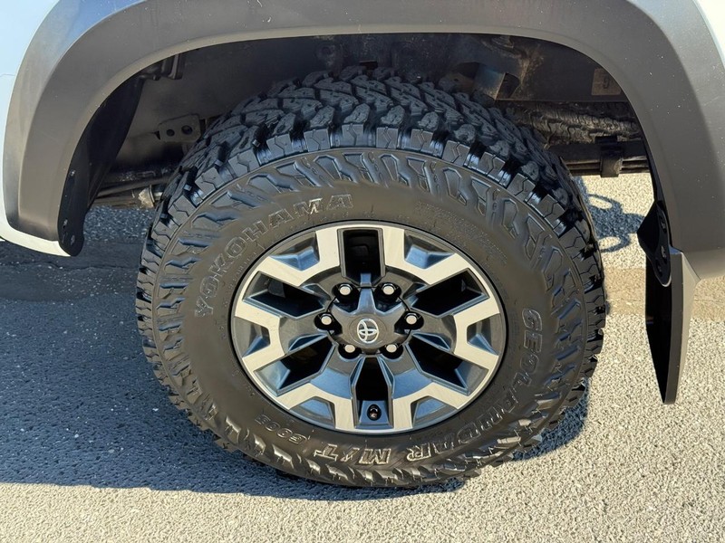 Toyota Tacoma 4WD Vehicle Image 06