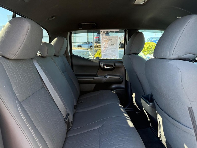 Toyota Tacoma 4WD Vehicle Image 09