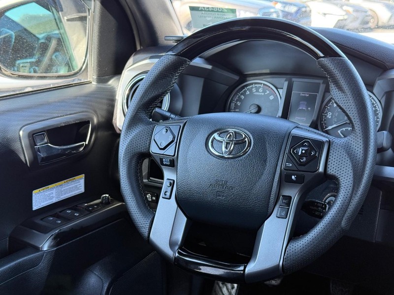 Toyota Tacoma 4WD Vehicle Image 11