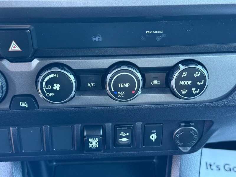 Toyota Tacoma 4WD Vehicle Image 16