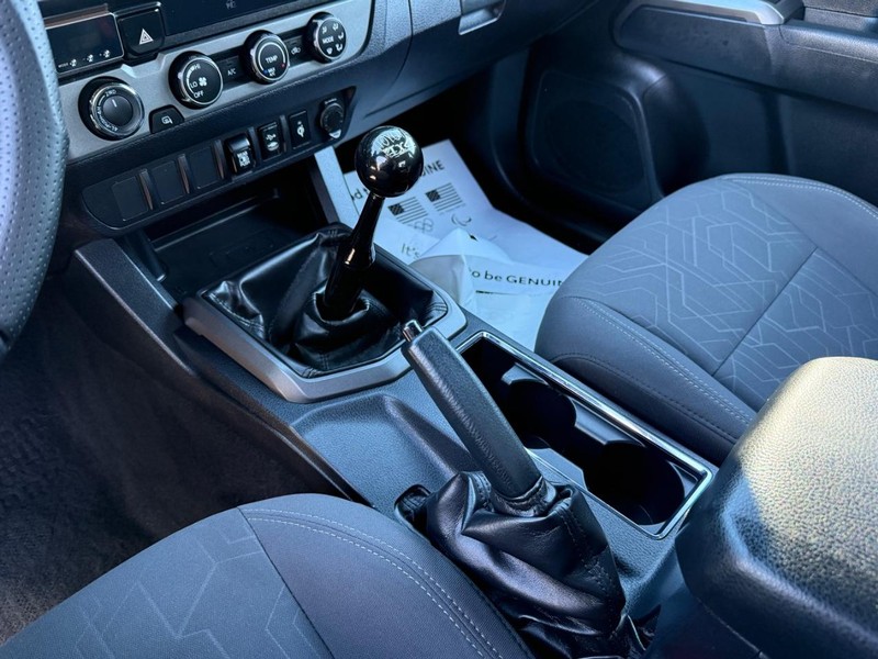 Toyota Tacoma 4WD Vehicle Image 17