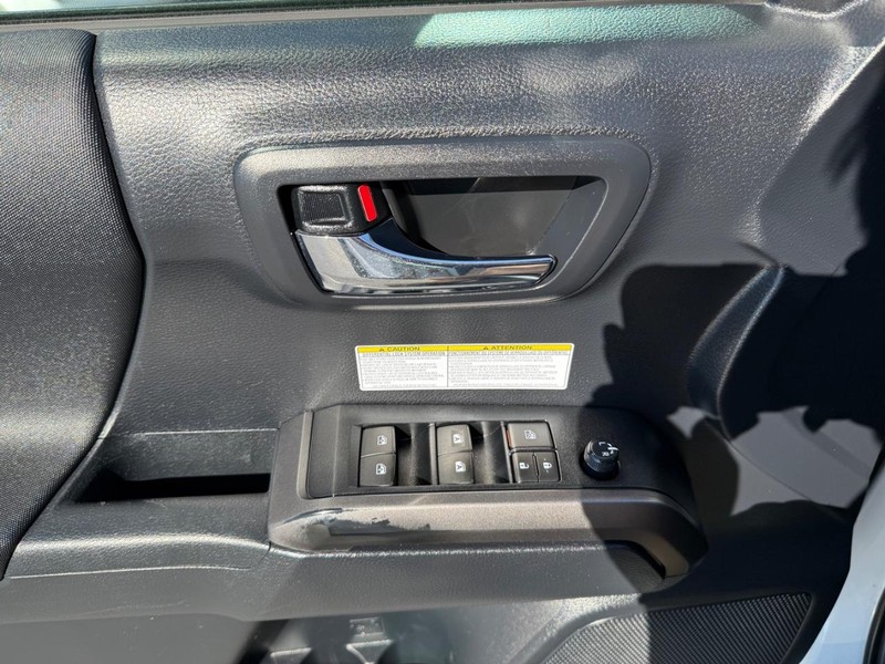 Toyota Tacoma 4WD Vehicle Image 21