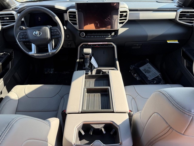 Toyota Tundra 4WD Vehicle Image 06