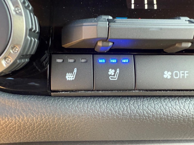 Toyota Tundra 4WD Vehicle Image 11