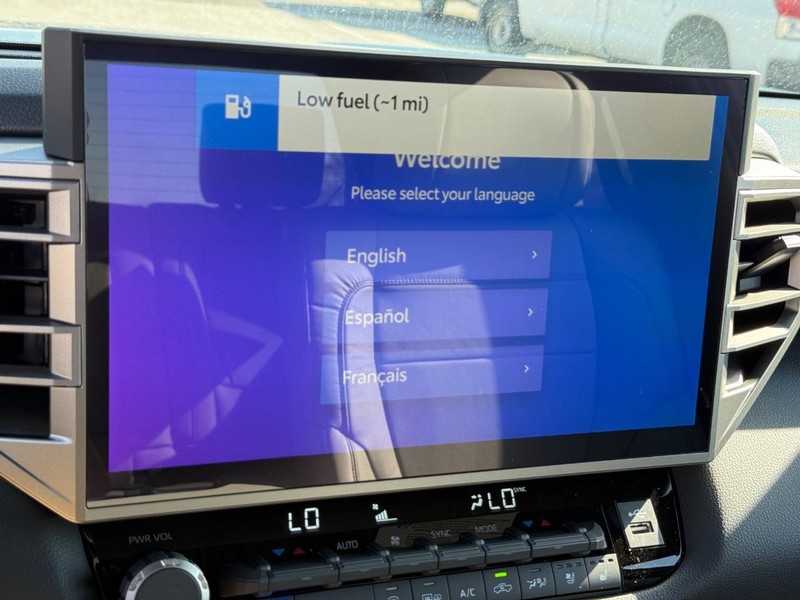 Toyota Tundra 4WD Vehicle Image 12