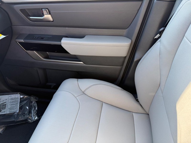 Toyota Tundra 4WD Vehicle Image 16