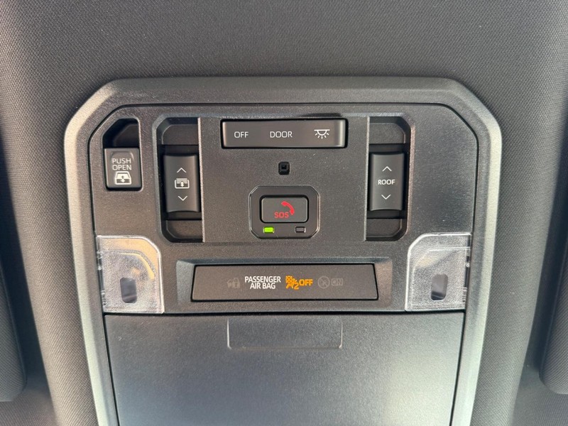 Toyota Tundra 4WD Vehicle Image 17