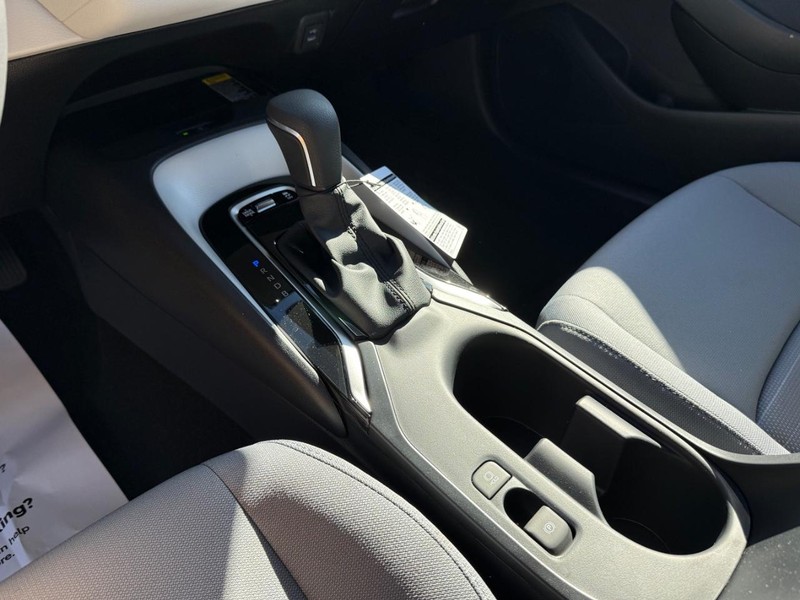 Toyota Corolla Vehicle Image 13