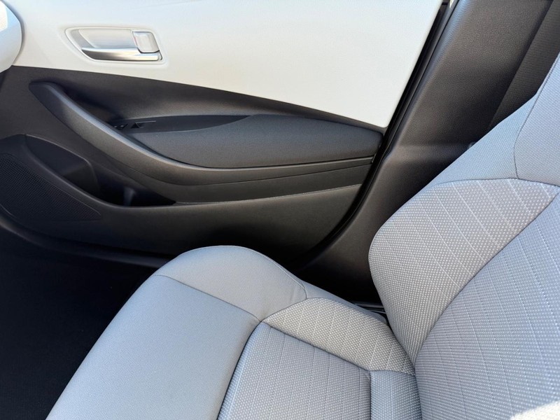 Toyota Corolla Vehicle Image 14