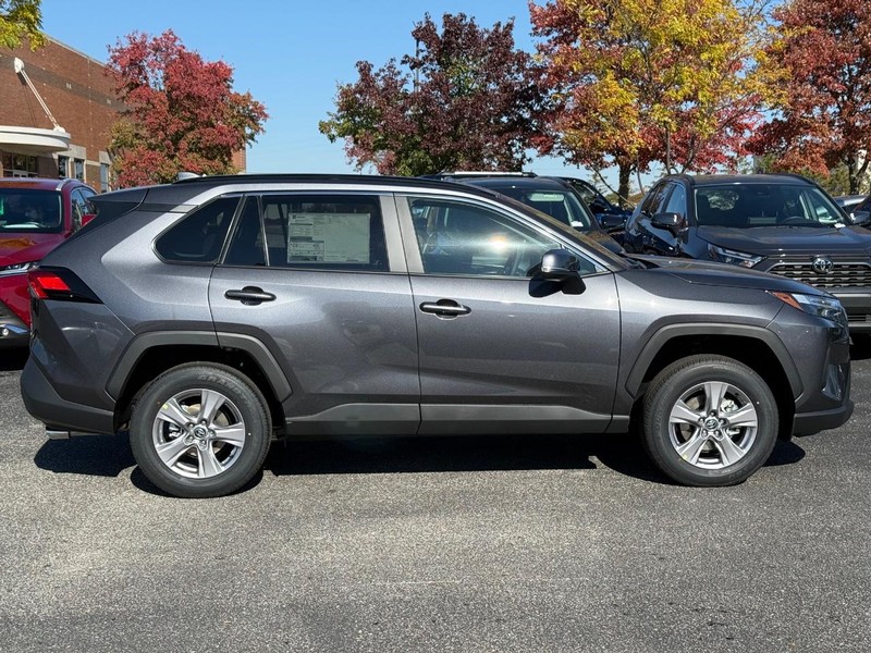 Toyota RAV4 Vehicle Image 02