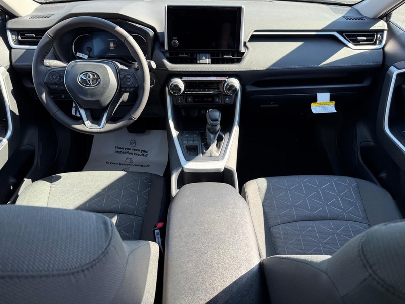 Toyota RAV4 Vehicle Image 06