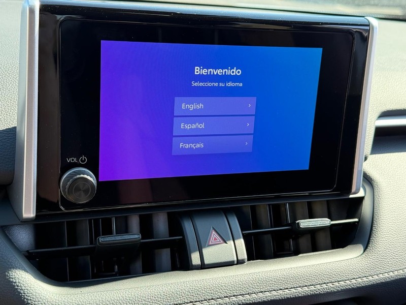 Toyota RAV4 Vehicle Image 12