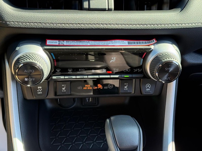 Toyota RAV4 Vehicle Image 14