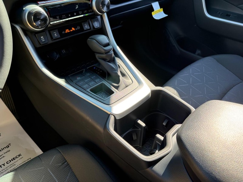 Toyota RAV4 Vehicle Image 15