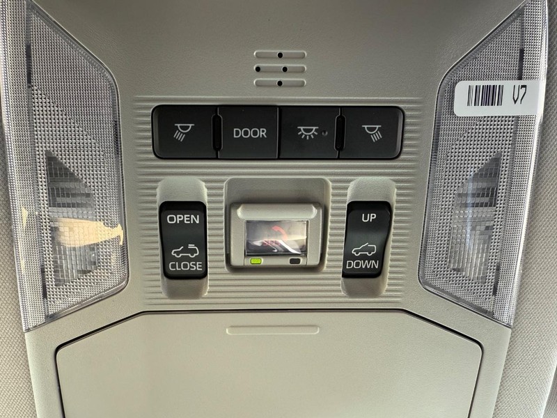 Toyota RAV4 Vehicle Image 17