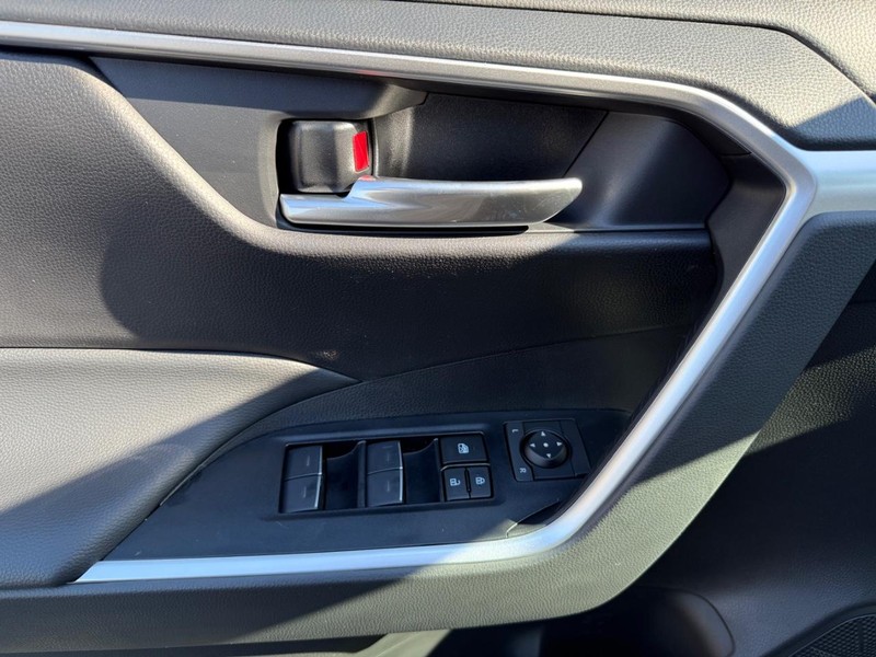 Toyota RAV4 Vehicle Image 20