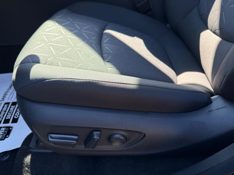 Toyota RAV4 Vehicle Image 21