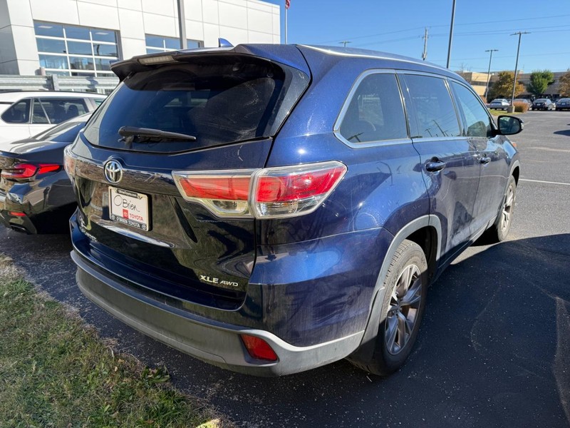 Toyota Highlander Vehicle Image 04