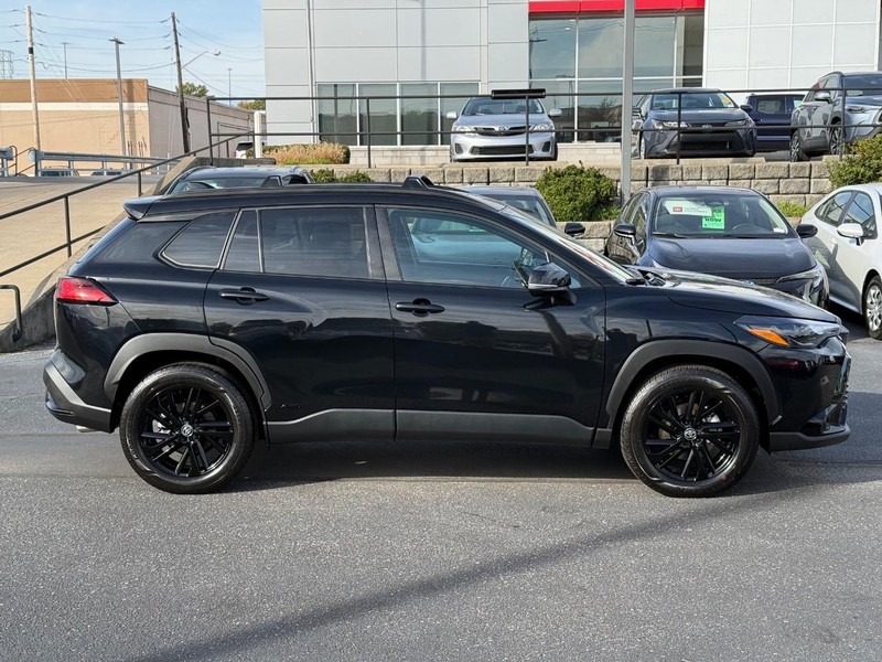 Toyota Corolla Cross Vehicle Image 02