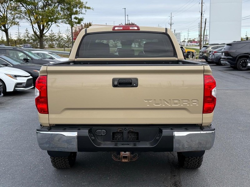 Toyota Tundra 4WD Vehicle Image 04