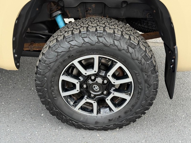 Toyota Tundra 4WD Vehicle Image 06