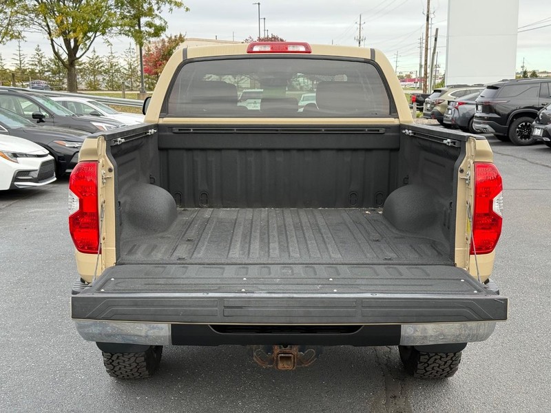 Toyota Tundra 4WD Vehicle Image 07