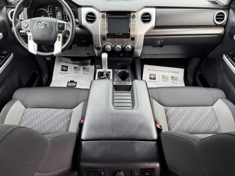Toyota Tundra 4WD Vehicle Image 11