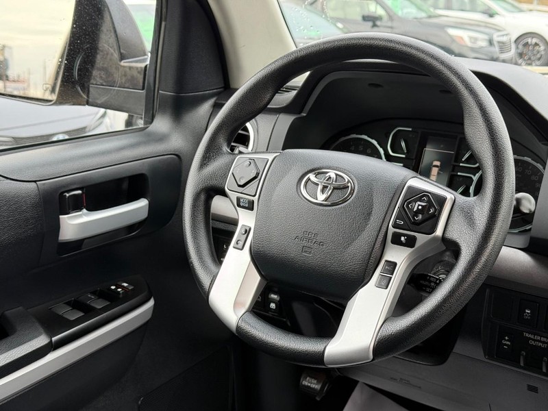 Toyota Tundra 4WD Vehicle Image 12