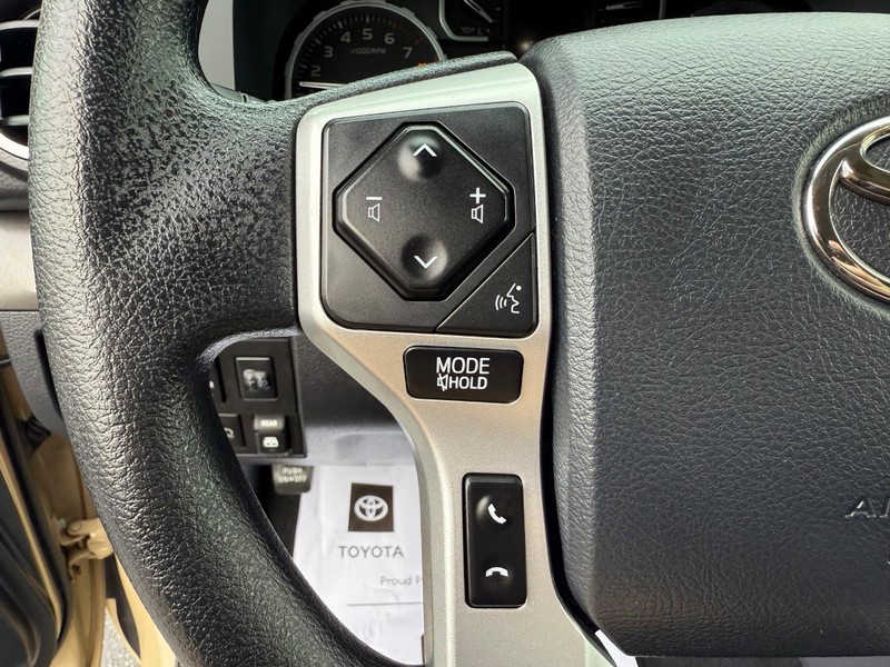 Toyota Tundra 4WD Vehicle Image 13