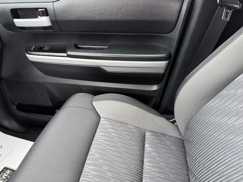 Toyota Tundra 4WD Vehicle Image 19