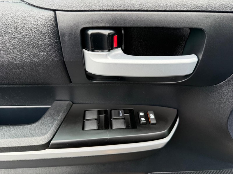 Toyota Tundra 4WD Vehicle Image 22