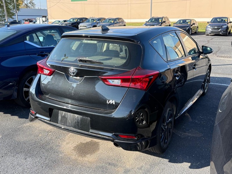 Toyota Corolla iM Vehicle Image 04