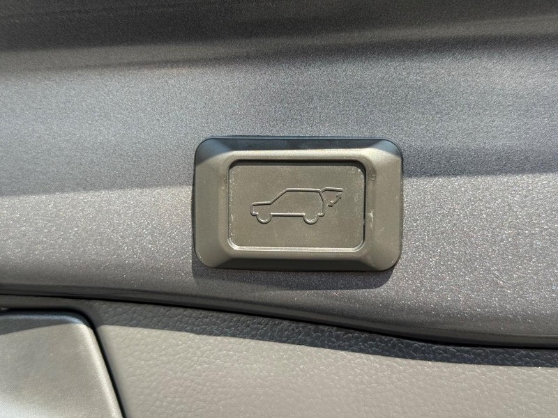 Toyota RAV4 Vehicle Image 08