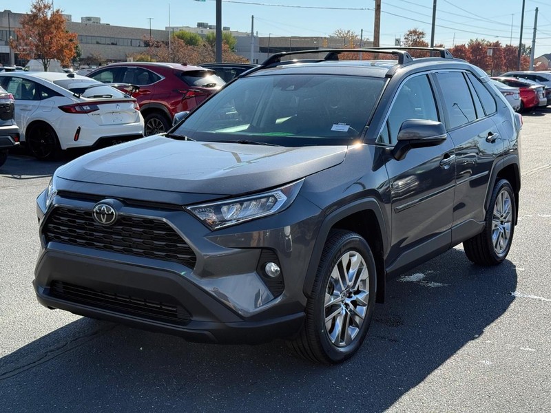 Toyota RAV4 Vehicle Image 09