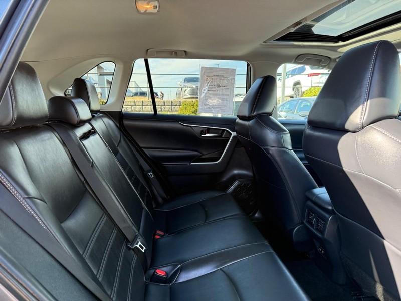 Toyota RAV4 Vehicle Image 11