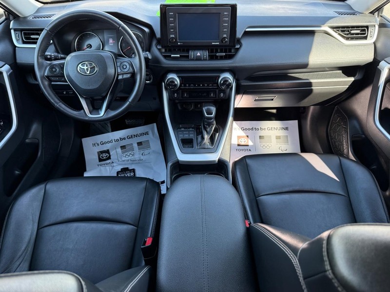 Toyota RAV4 Vehicle Image 13