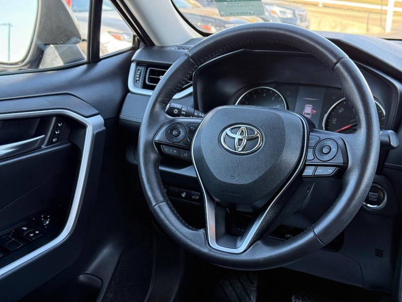 Toyota RAV4 Vehicle Image 14