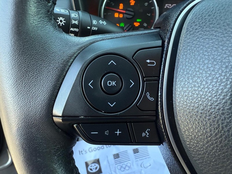 Toyota RAV4 Vehicle Image 15