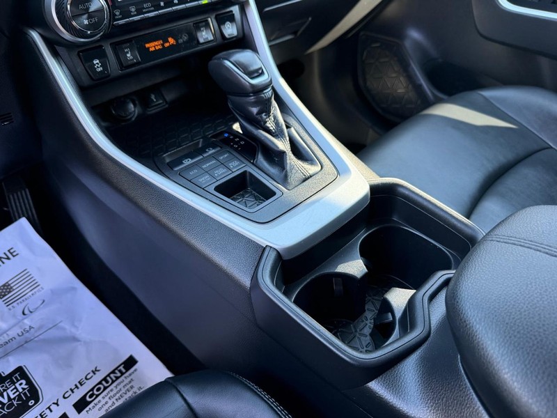 Toyota RAV4 Vehicle Image 22