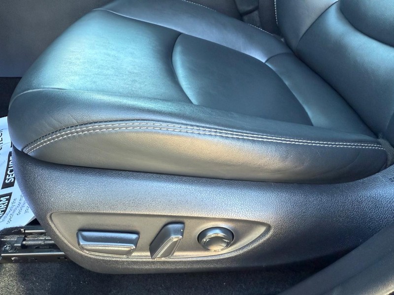 Toyota RAV4 Vehicle Image 28