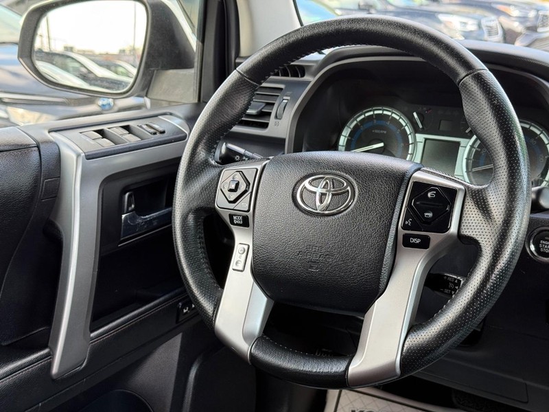 Toyota 4Runner Vehicle Image 13