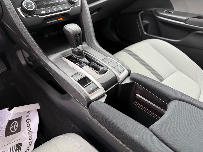 Honda Civic Sedan Vehicle Image 18