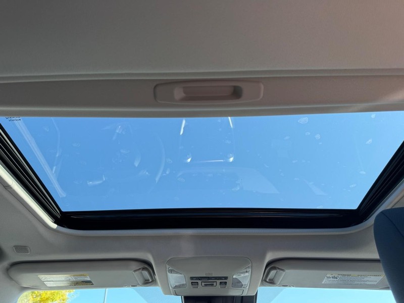 Toyota RAV4 Vehicle Image 05