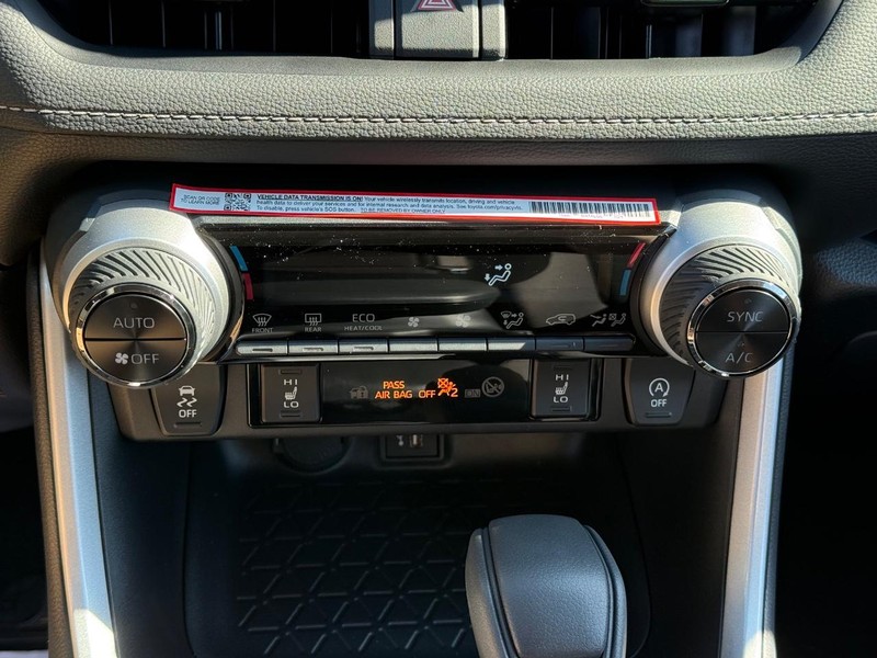 Toyota RAV4 Vehicle Image 14