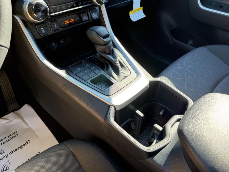 Toyota RAV4 Vehicle Image 15