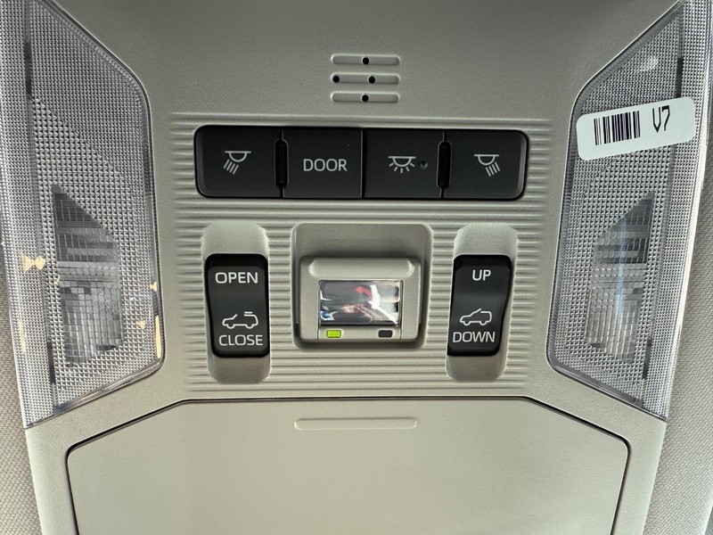 Toyota RAV4 Vehicle Image 17